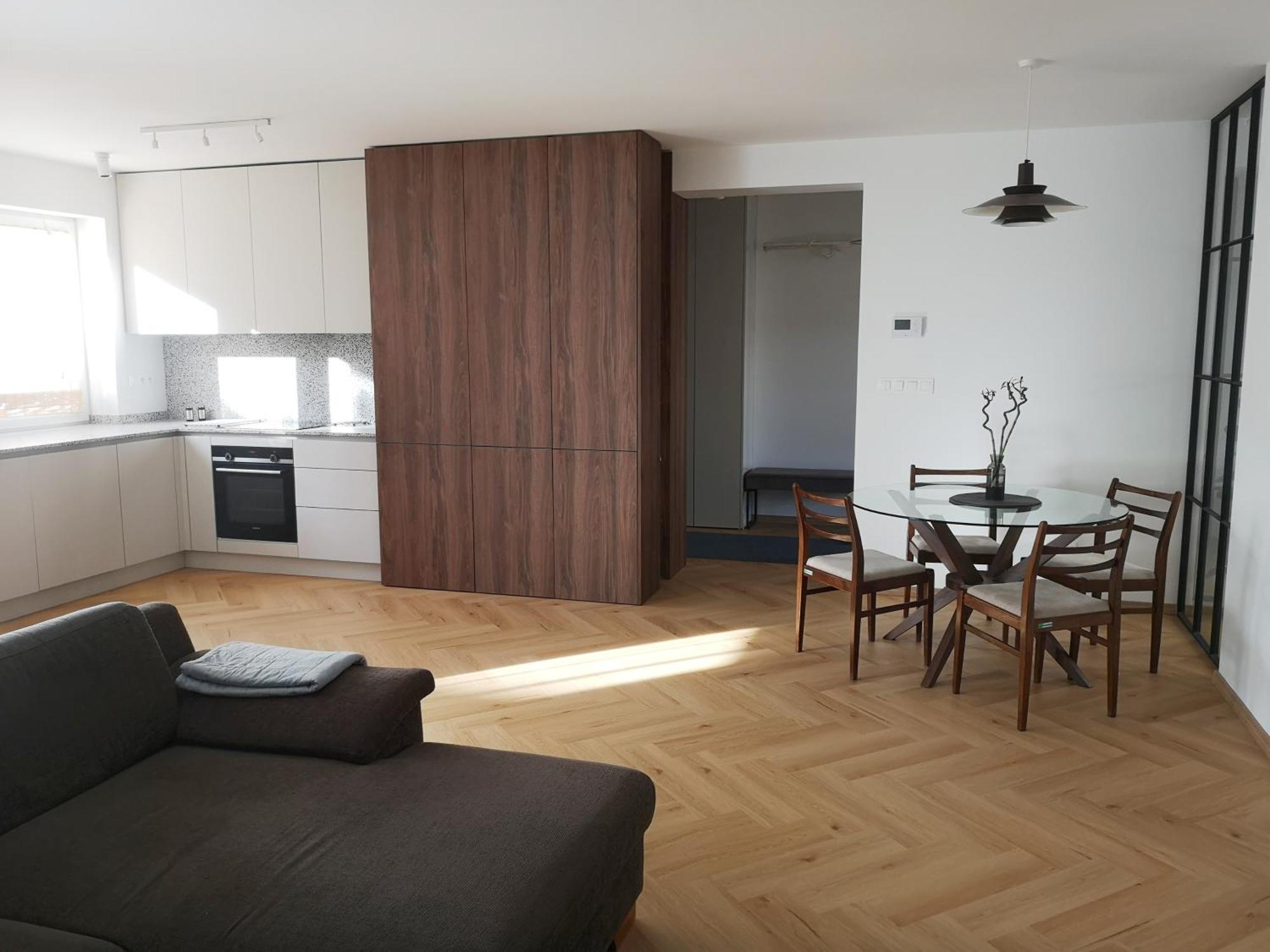Beautiful New Apt In Old Town Near Train Station - Free Parking Bratislava Exterior photo